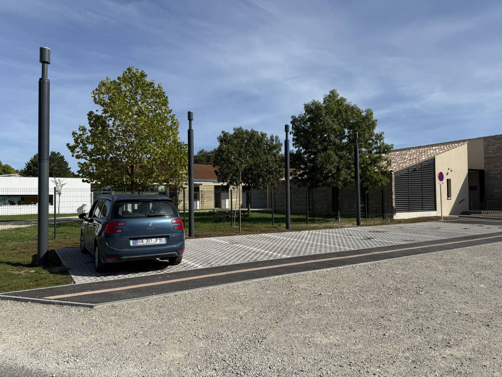 installation de batteries solaires pour stockage d’énergie avec technologie lithium haute capacité pour une autonomie énergétique fiable et une consommation maîtrisée Cannes 06 proche Antibes dans les Alpes-Maritimes